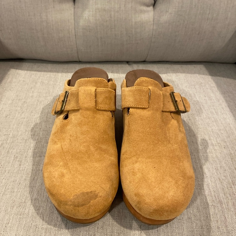 Boutique clogs